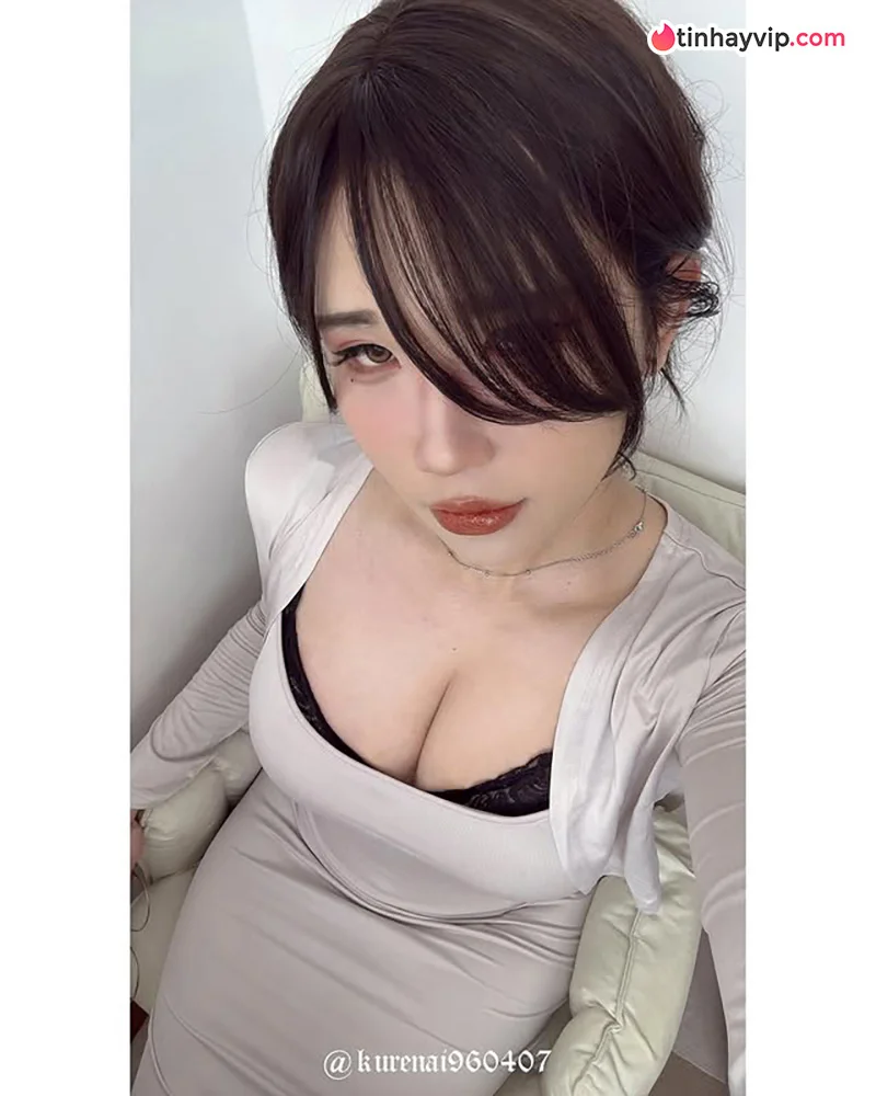 Gái xinh đùi múp Hàn Quốc mang vibe mommy trưởng thành