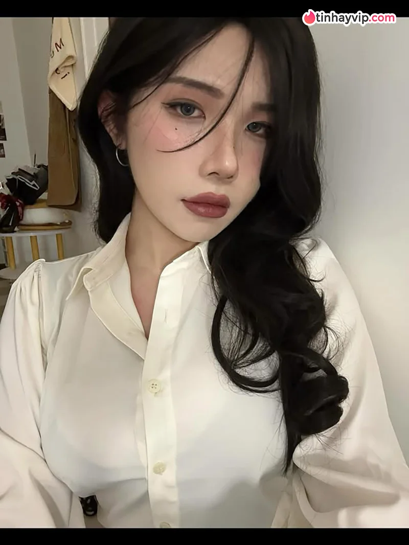 Gái xinh đùi múp Hàn Quốc mang vibe mommy trưởng thành