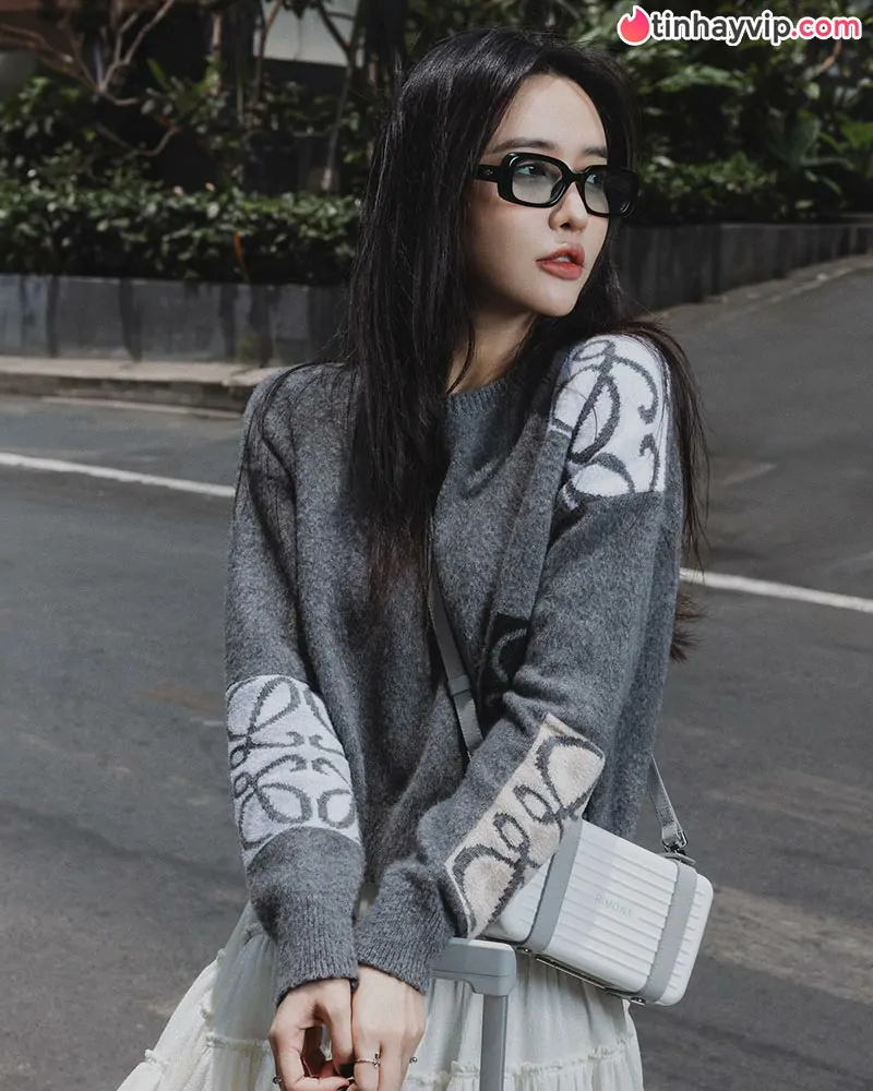 Diện mạo cuốn hút của ca sĩ Bích Phương tại đại tiệc âm nhạc khiến khán giả đứng ngồi không yên
