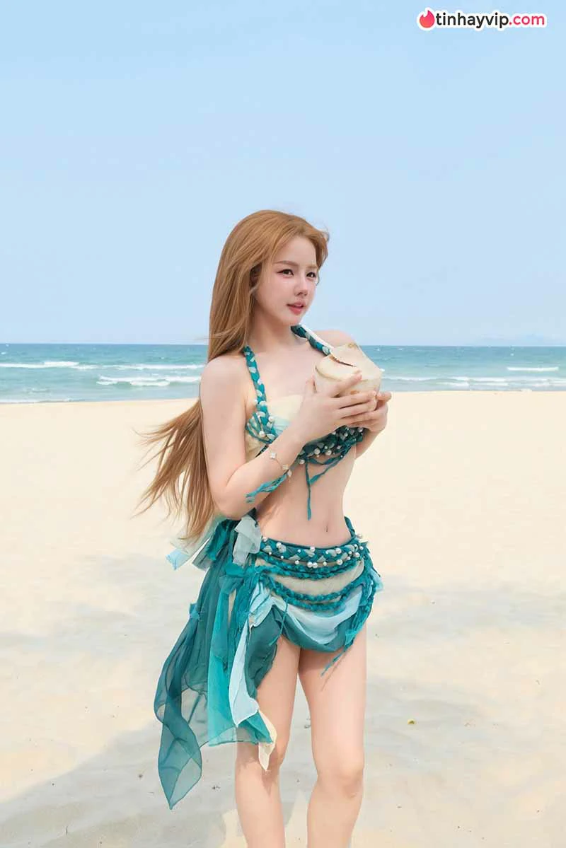 DJ Mie quyến rũ trong chuyến nghỉ dưỡng đầy nắng