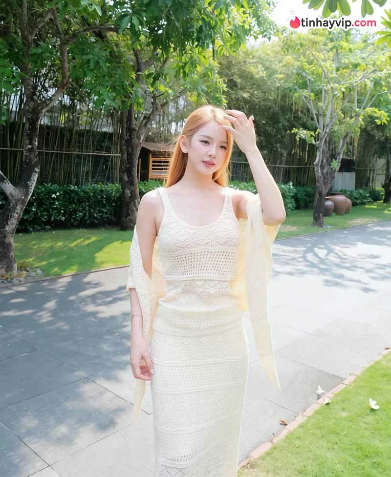 DJ Mie quyến rũ trong chuyến nghỉ dưỡng đầy nắng