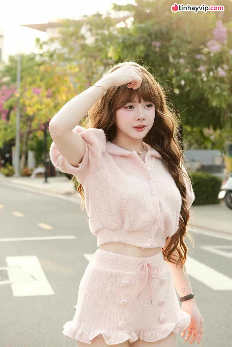 DJ Mie quyến rũ trong chuyến nghỉ dưỡng đầy nắng