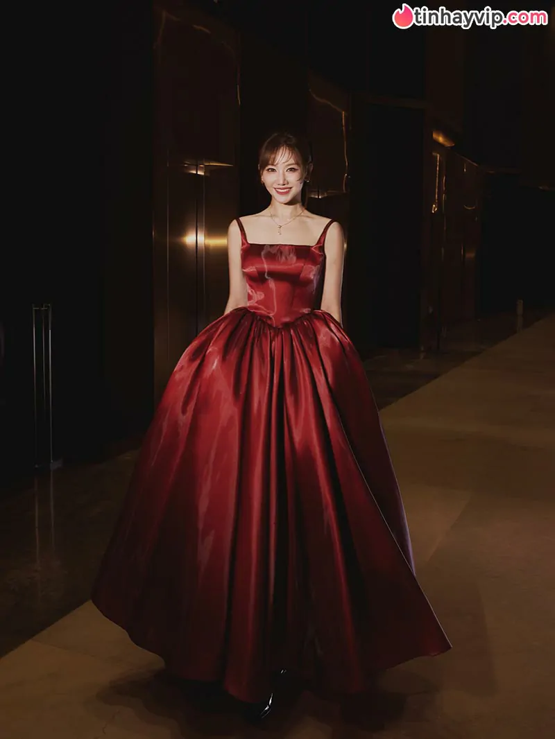 Hari Won tái xuất thảm đỏ với outfit trăm triệu, visual U40 khiến dân mạng ngỡ ngàng