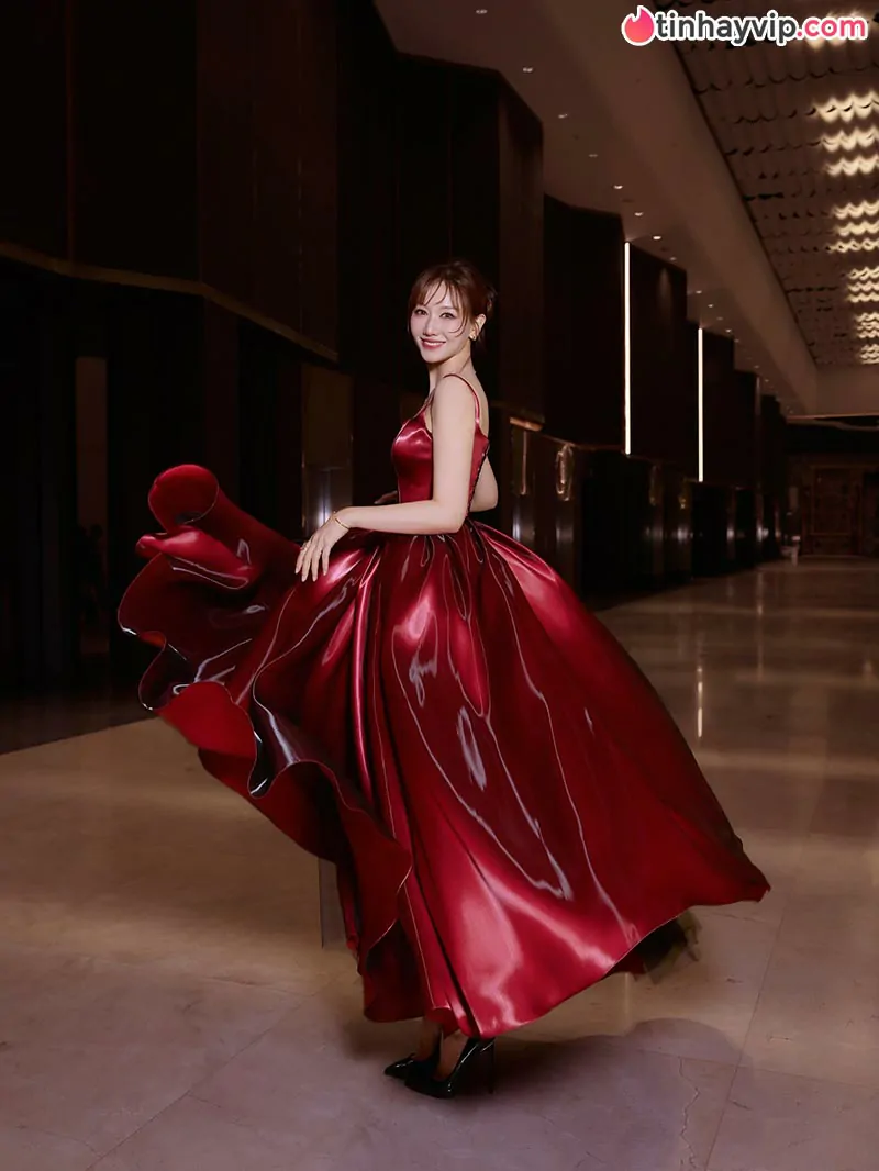 Hari Won tái xuất thảm đỏ với outfit trăm triệu, visual U40 khiến dân mạng ngỡ ngàng