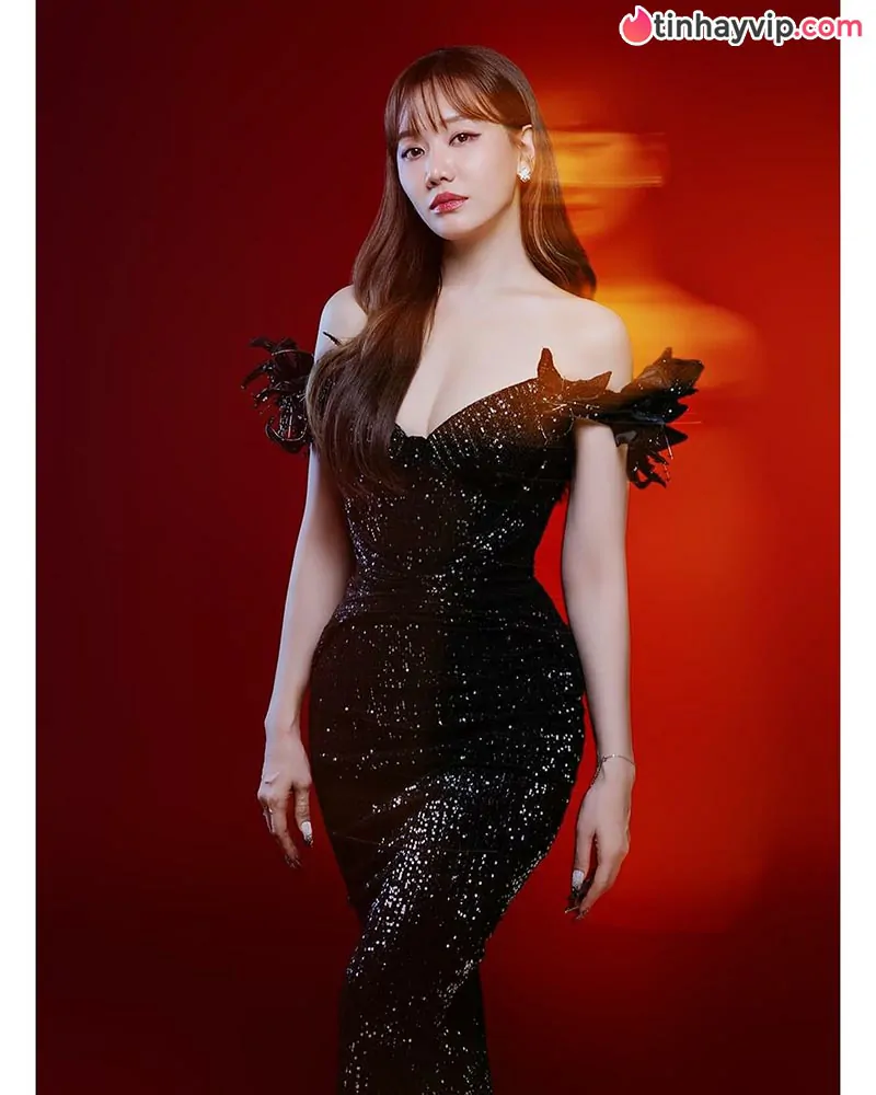 Hari Won tái xuất thảm đỏ với outfit trăm triệu, visual U40 khiến dân mạng ngỡ ngàng