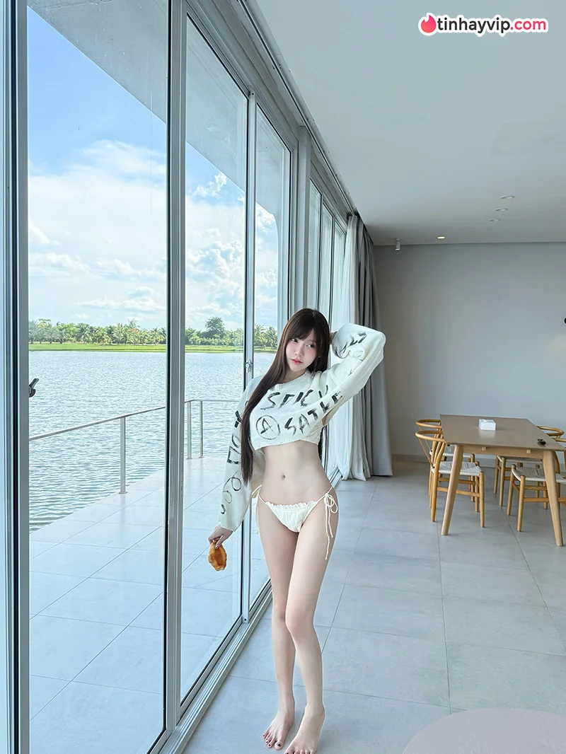 Người đẹp xứ Chùa Vàng gây thương nhớ với ngoại hình xinh đẹp