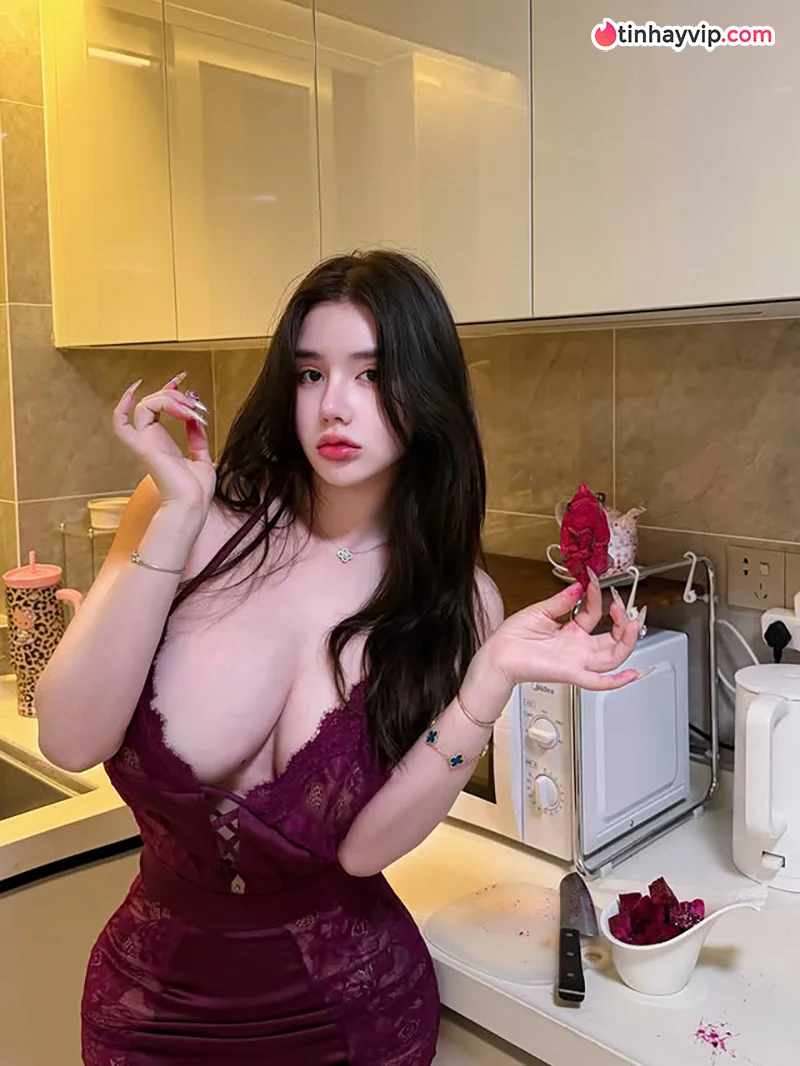 Choáng ngợp trước sắc vóc đỉnh cao của Ase - hot girl Weibo sở hữu vòng một siêu khủng