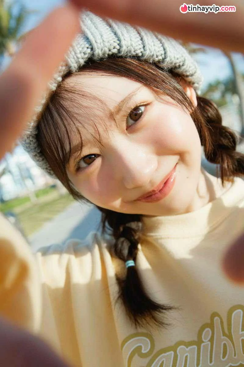 Kaho Fujishima khoe nhan sắc rạng rỡ trên bãi biển Miami
