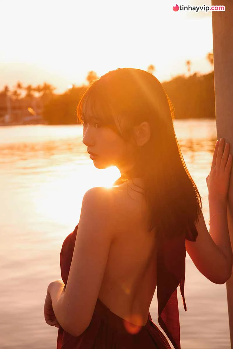 Kaho Fujishima khoe nhan sắc rạng rỡ trên bãi biển Miami