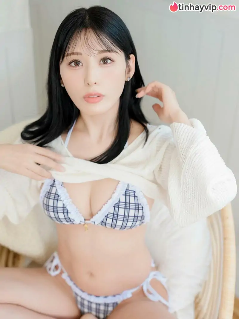 Nàng thơ Kiho Kanematsu xả ảnh bikini mát mắt thiêu đốt mùa hè bằng sắc vóc rực rỡ