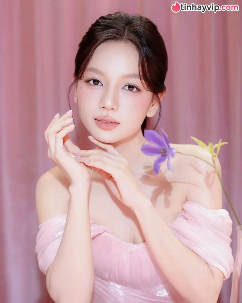 Sau cơn sốt Mưa Đỏ, ngọc nữ Lê Hạ Anh tiếp tục gây bão với màn thả dáng đầy bốc lửa