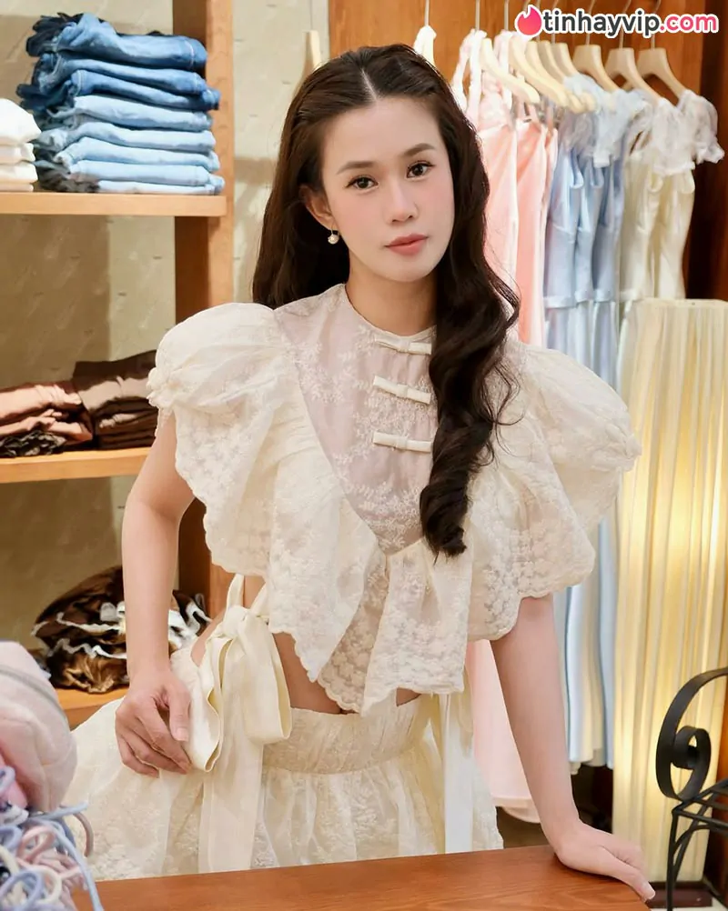 Lê Trương Ngọc Thảo khiến CĐM mê mẩn trước vóc dáng cực phẩm ở tuổi 36