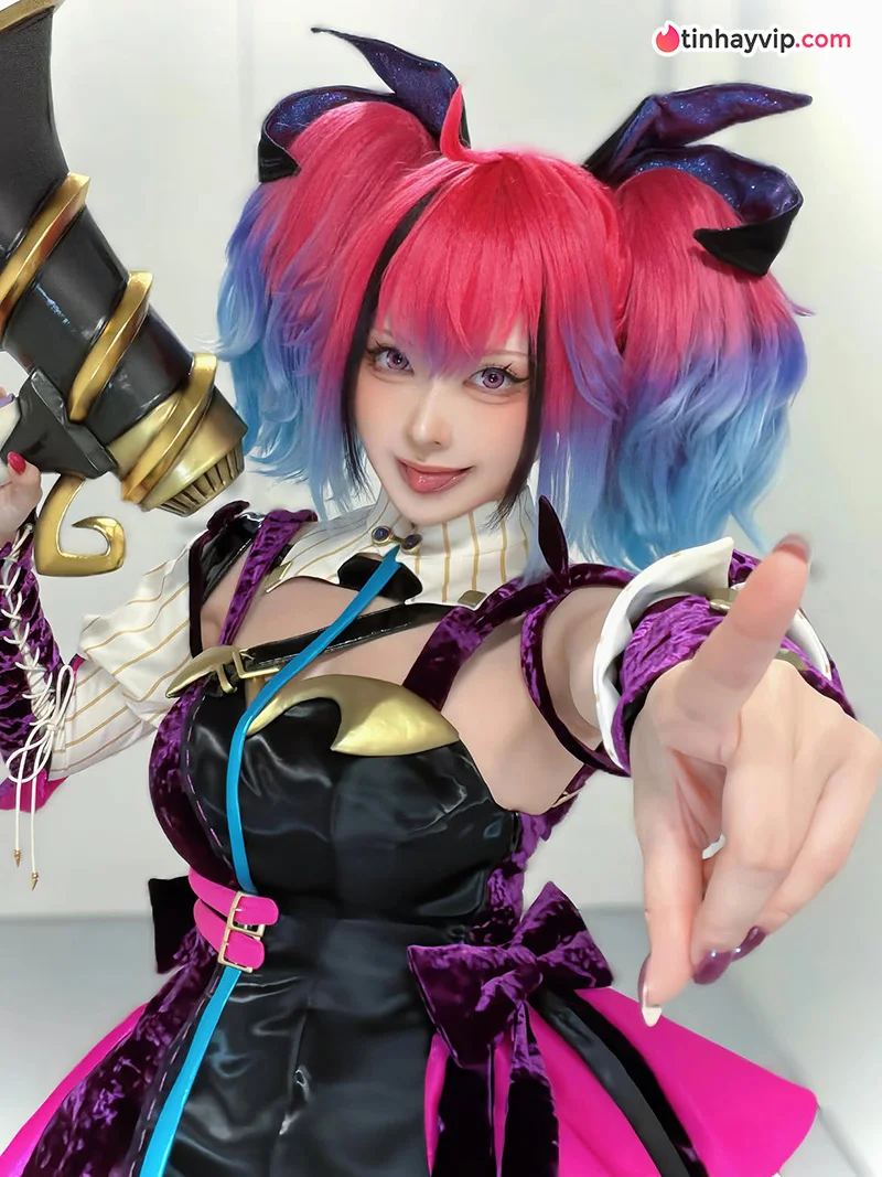 Nàng mẫu cosplay anime sexy xuất thần