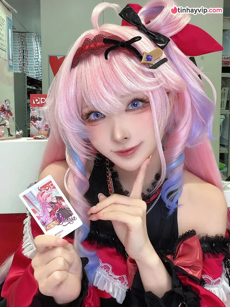 Nàng mẫu cosplay anime sexy xuất thần