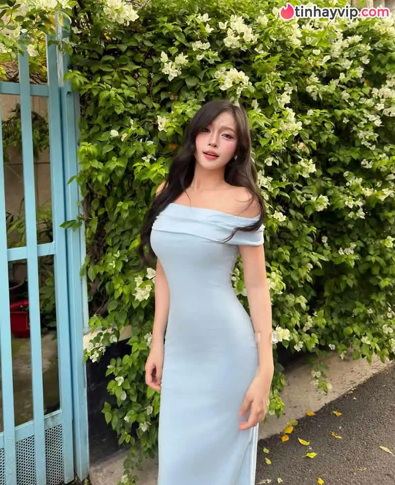 Lương Thị Hồng Linh khoe dáng ngọt ngào bên giàn hoa giấy khiến CĐM ngất ngây