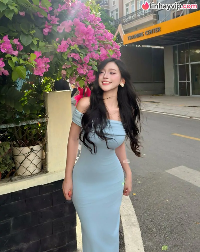 Lương Thị Hồng Linh khoe dáng ngọt ngào bên giàn hoa giấy khiến CĐM ngất ngây