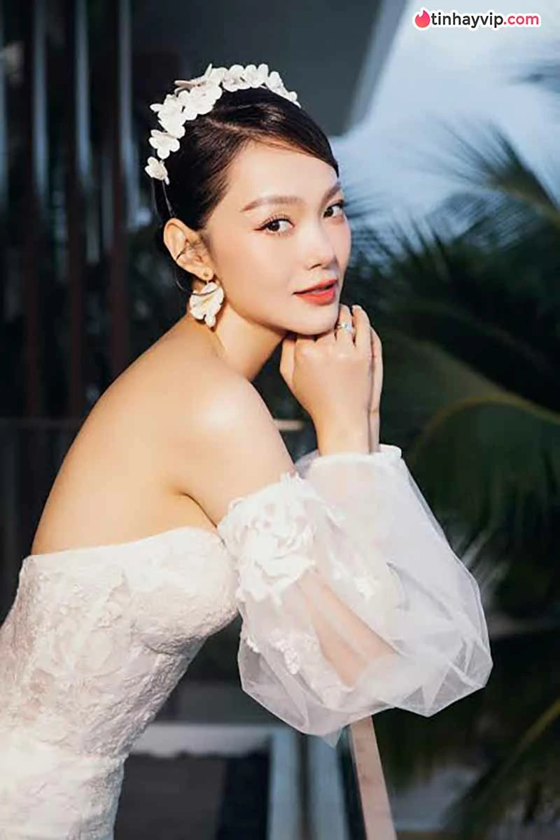 Minh Hằng: Hành trình từ ca sĩ tuổi teen đến nghệ sĩ đa tài
