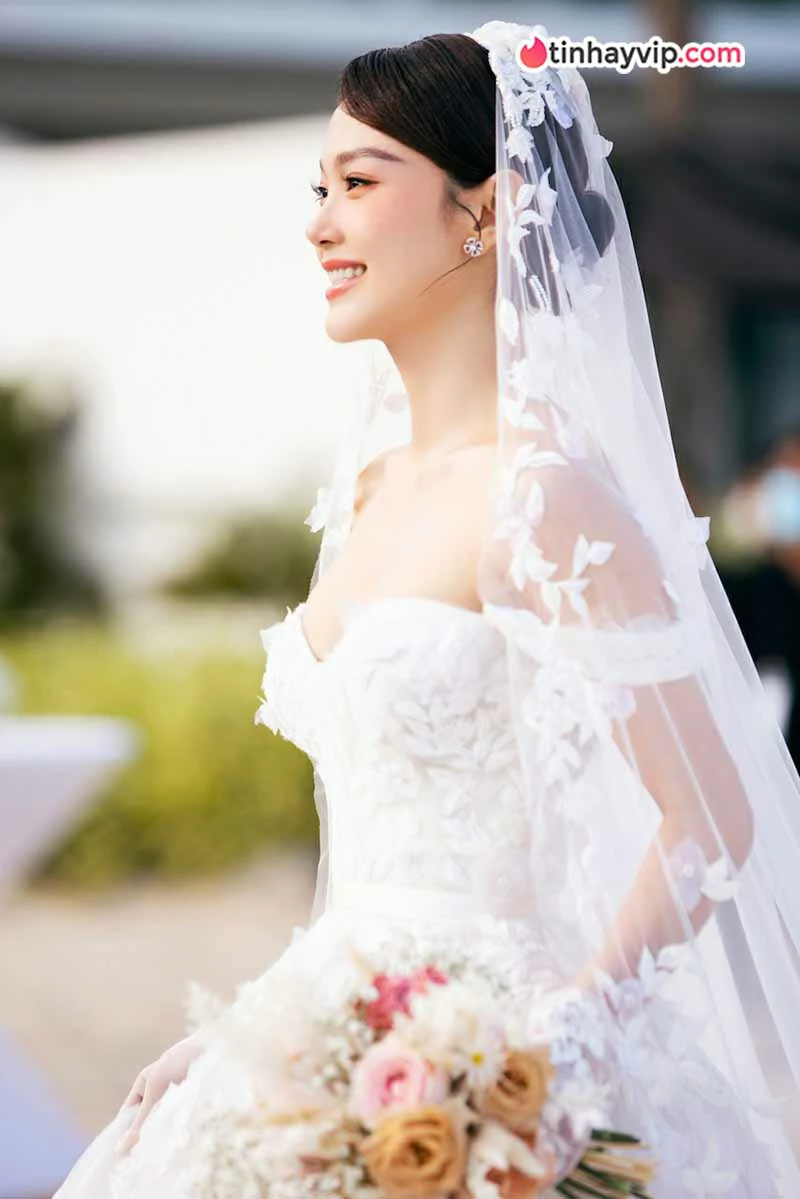 Minh Hằng: Hành trình từ ca sĩ tuổi teen đến nghệ sĩ đa tài