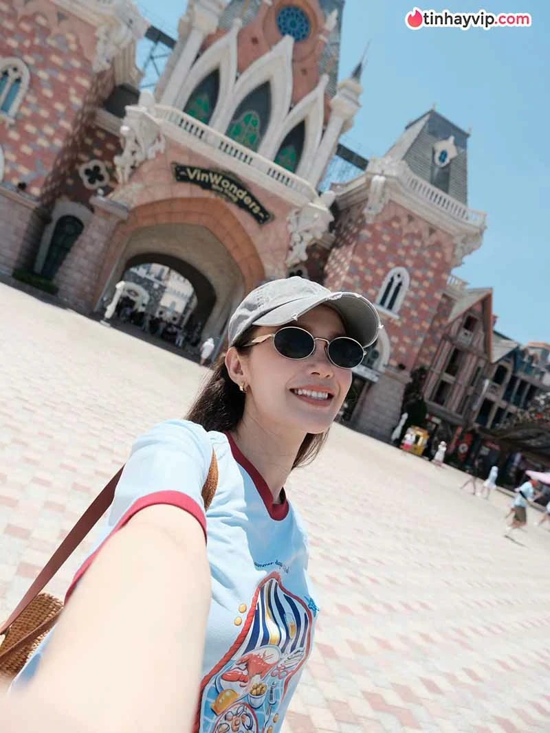 Minh Hằng: Hành trình từ ca sĩ tuổi teen đến nghệ sĩ đa tài