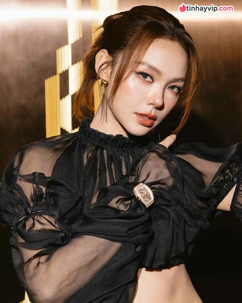 Minh Hằng: Hành trình từ ca sĩ tuổi teen đến nghệ sĩ đa tài