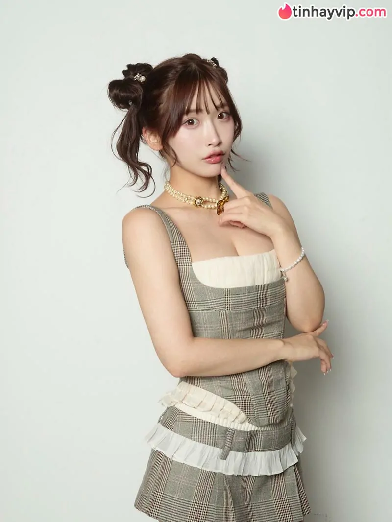 Thiêu đốt mọi ánh nhìn với bộ bikini tí hon, Misono Waka úp mở dự án mới khiến các fan phấn khích