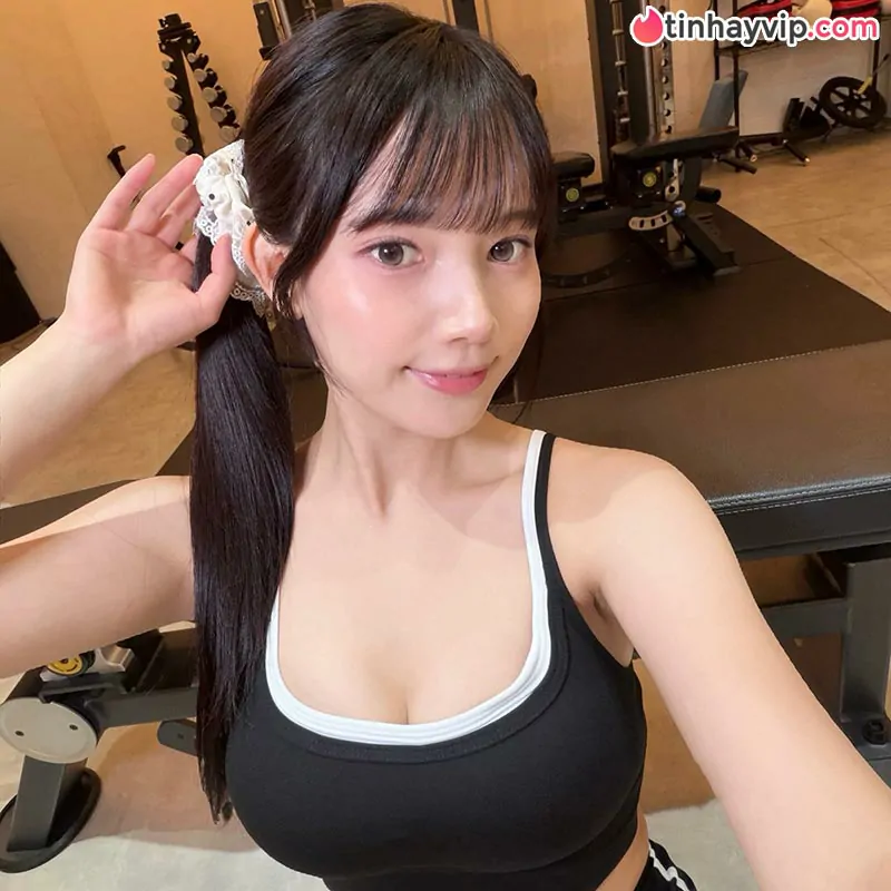 Thiên thần phòng gym Moe Sakakibara xả kho ảnh múp rụp đốn gục cánh mày râu