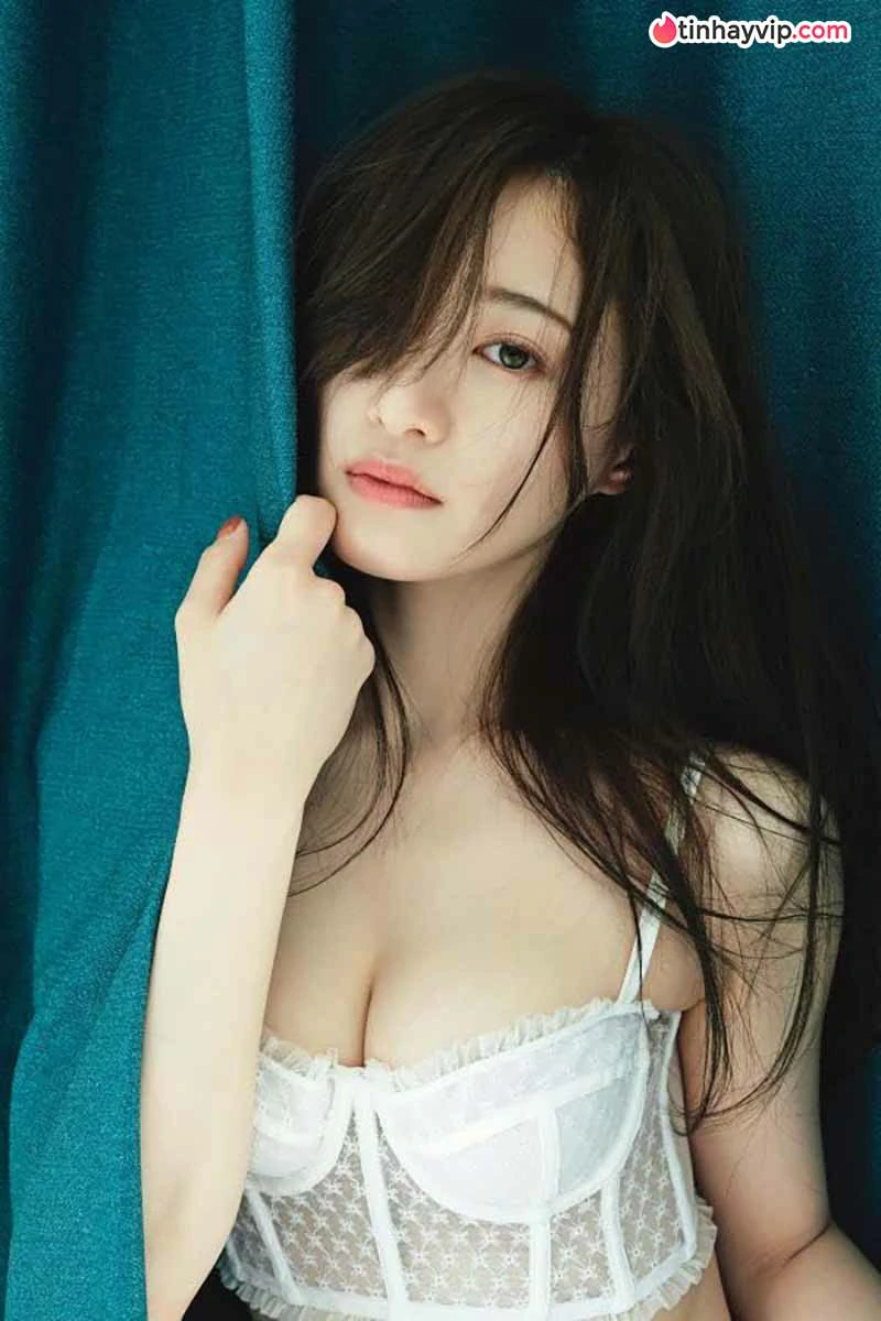 Nakata Kana khoe vóc dáng nổi bật trong loạt ảnh mới