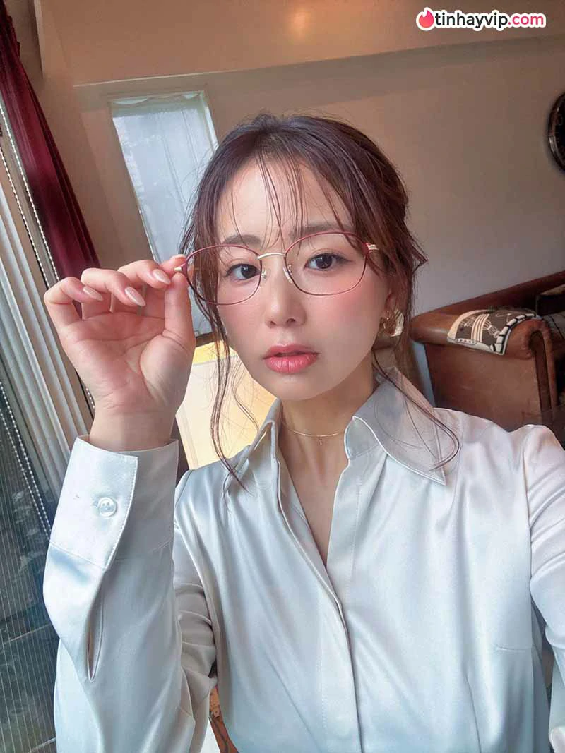 Natsumi Hirajima khoe sắc quyến rũ trên Asagei Secret