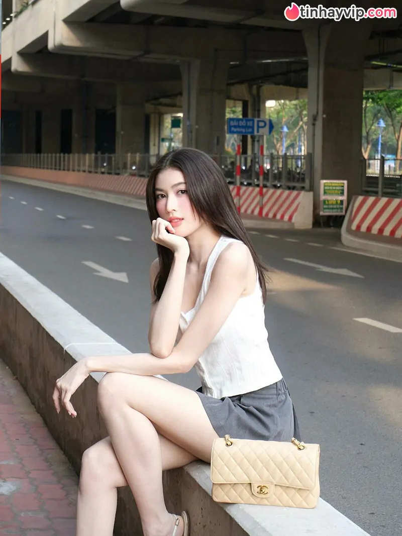Nguyễn Lê Ngọc Thảo diện bikini đốt mắt bên bờ biển, cặp chân dài 1m11 chiếm trọn spotlight