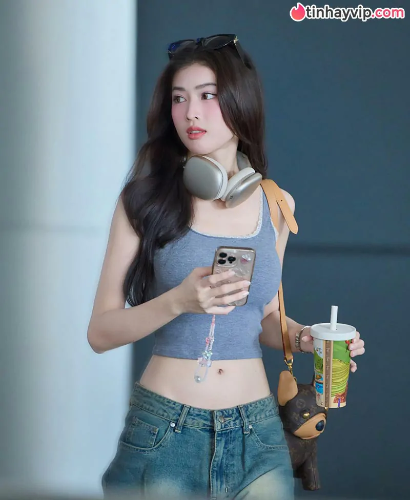 Nguyễn Lê Ngọc Thảo diện bikini đốt mắt bên bờ biển, cặp chân dài 1m11 chiếm trọn spotlight