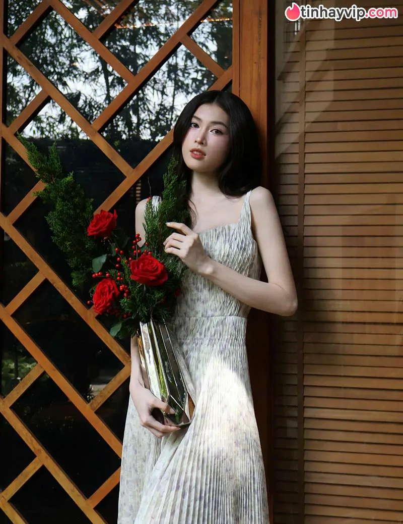 Nguyễn Lê Ngọc Thảo diện bikini đốt mắt bên bờ biển, cặp chân dài 1m11 chiếm trọn spotlight