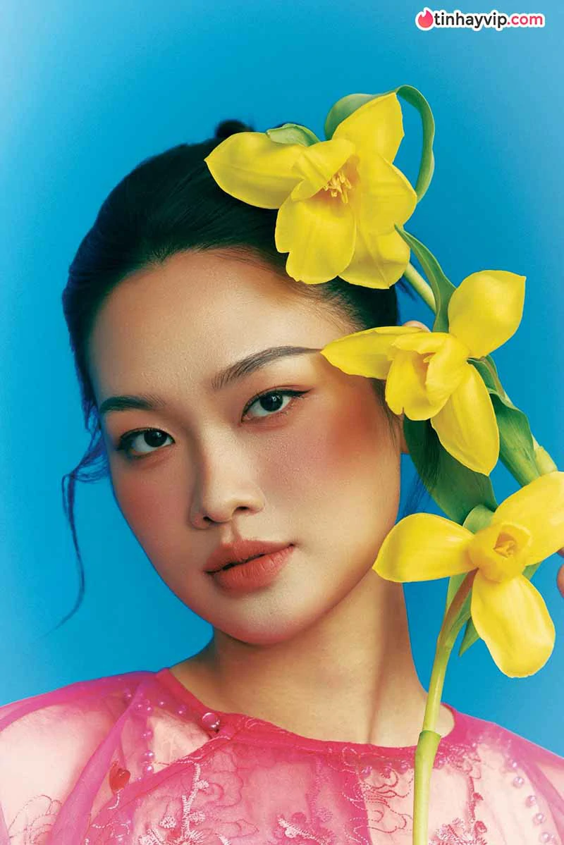 Nguyễn Phương Linh khoe thần thái cuốn hút trên biển