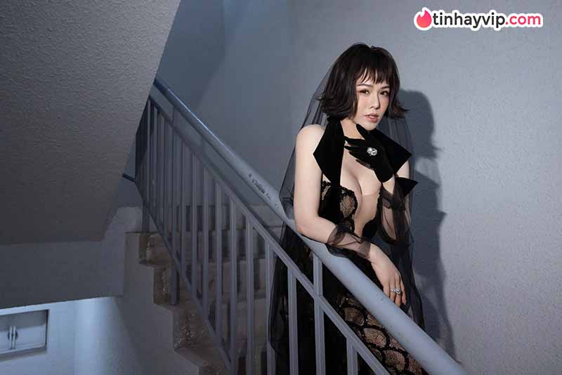 Nhật Kim Anh khoe thần thái cuốn hút trong bộ ảnh mới