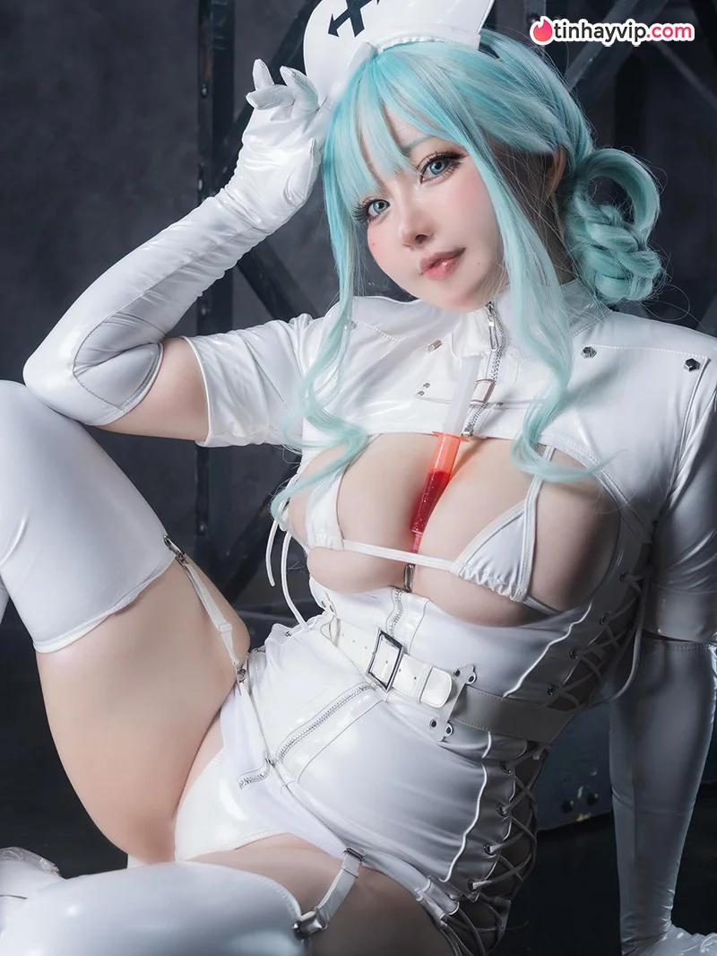 Nuenue - Nữ cosplayer sexy sở hữu đường cong nảy nở đốn gục cánh mày râu