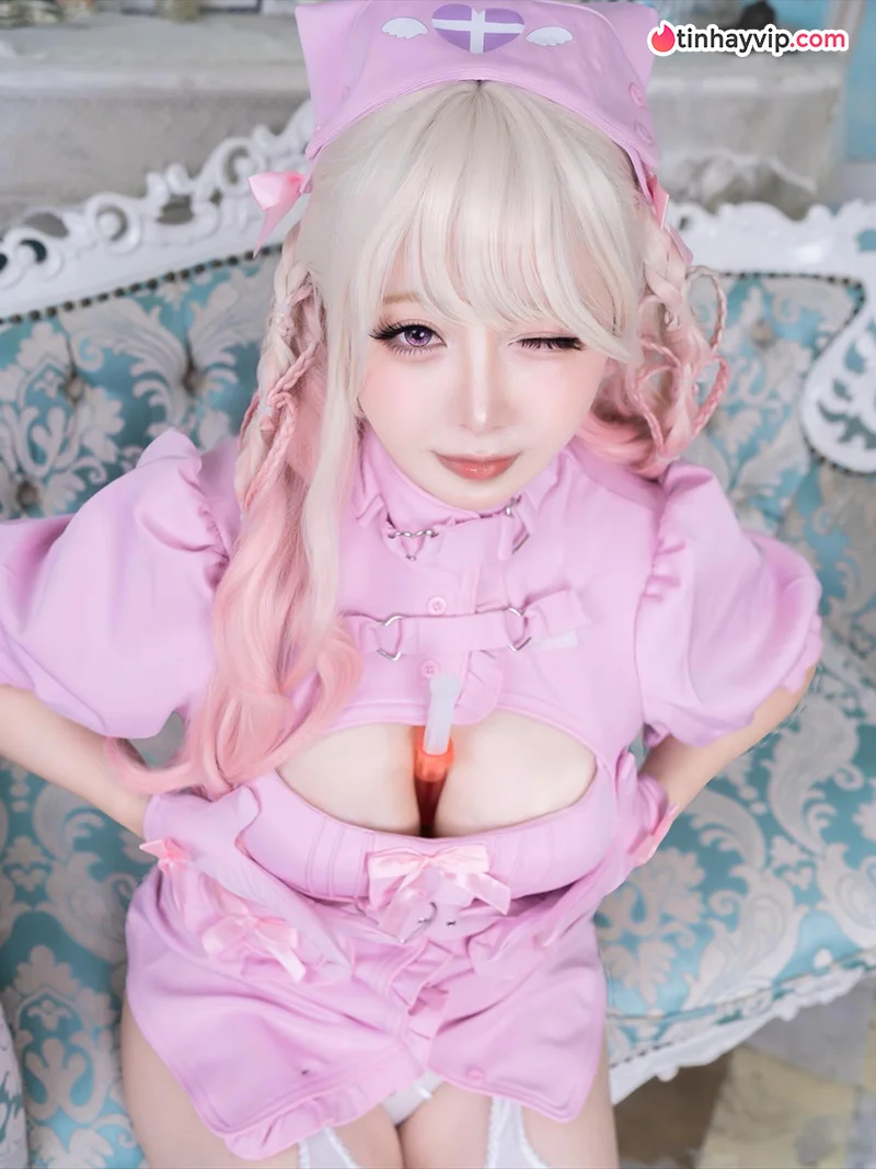 Nuenue - Nữ cosplayer sexy sở hữu đường cong nảy nở đốn gục cánh mày râu