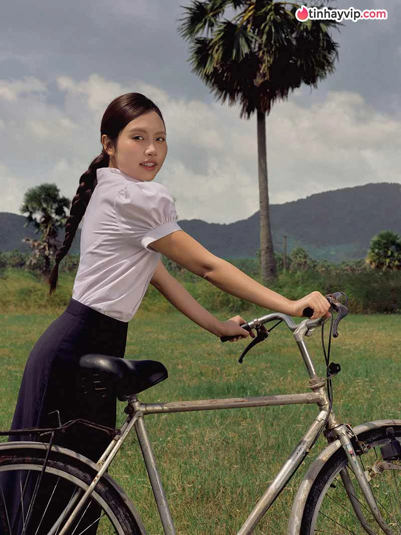 Phương Mỹ Chi tung ảnh hậu trường MV mới gây chú ý