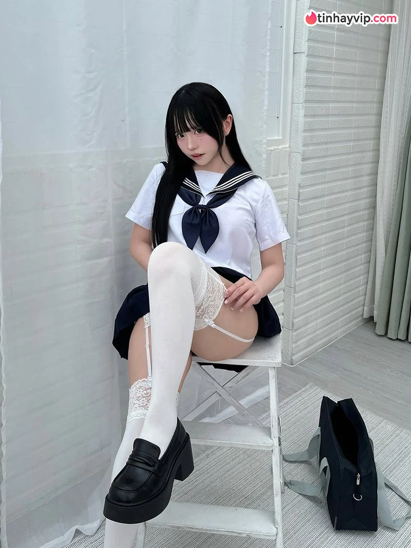 Riribebe gái xinh đùi to sở hữu vòng 3 căng đét