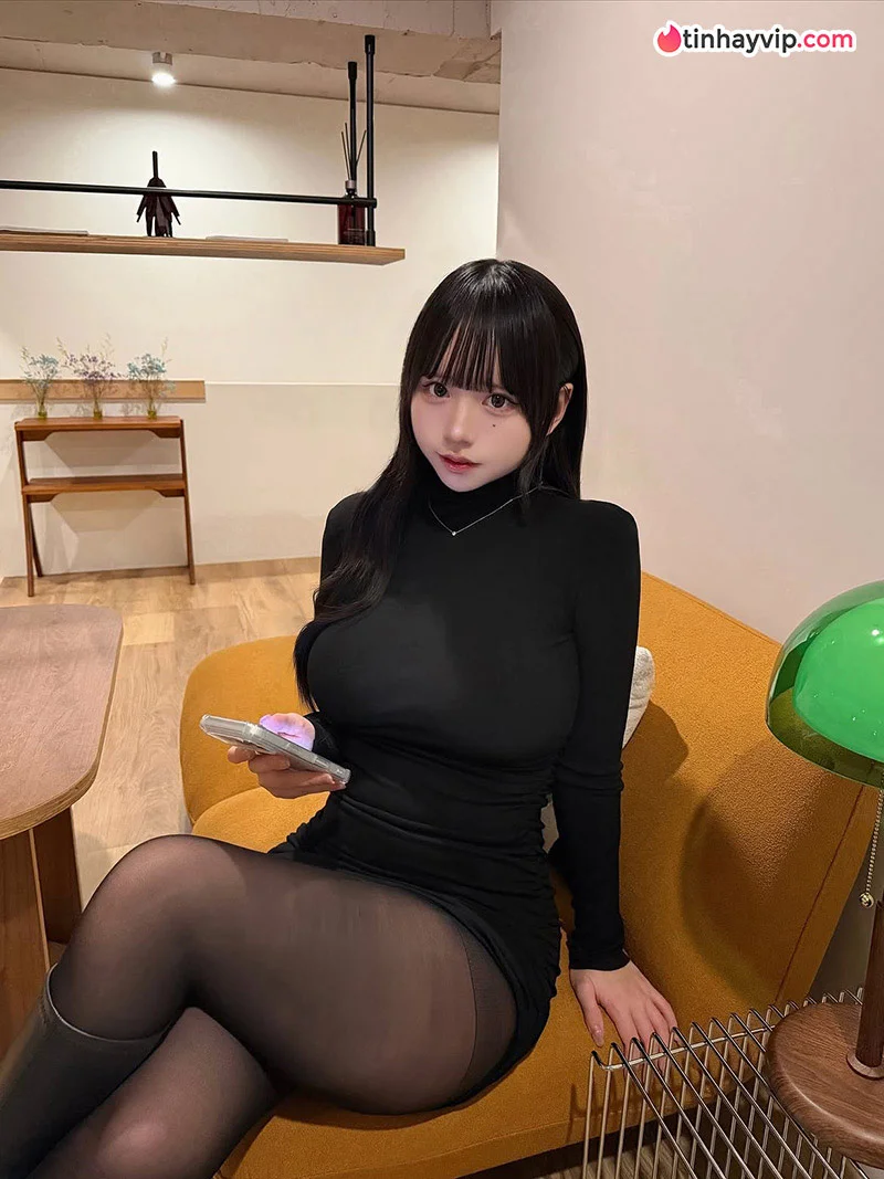 Riribebe gái xinh đùi to sở hữu vòng 3 căng đét