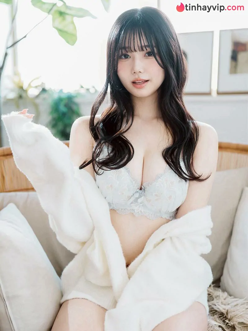 Sana Mashiro hóa cô nàng hầu gái quyến rũ khiến netizen ráo riết săn lùng
