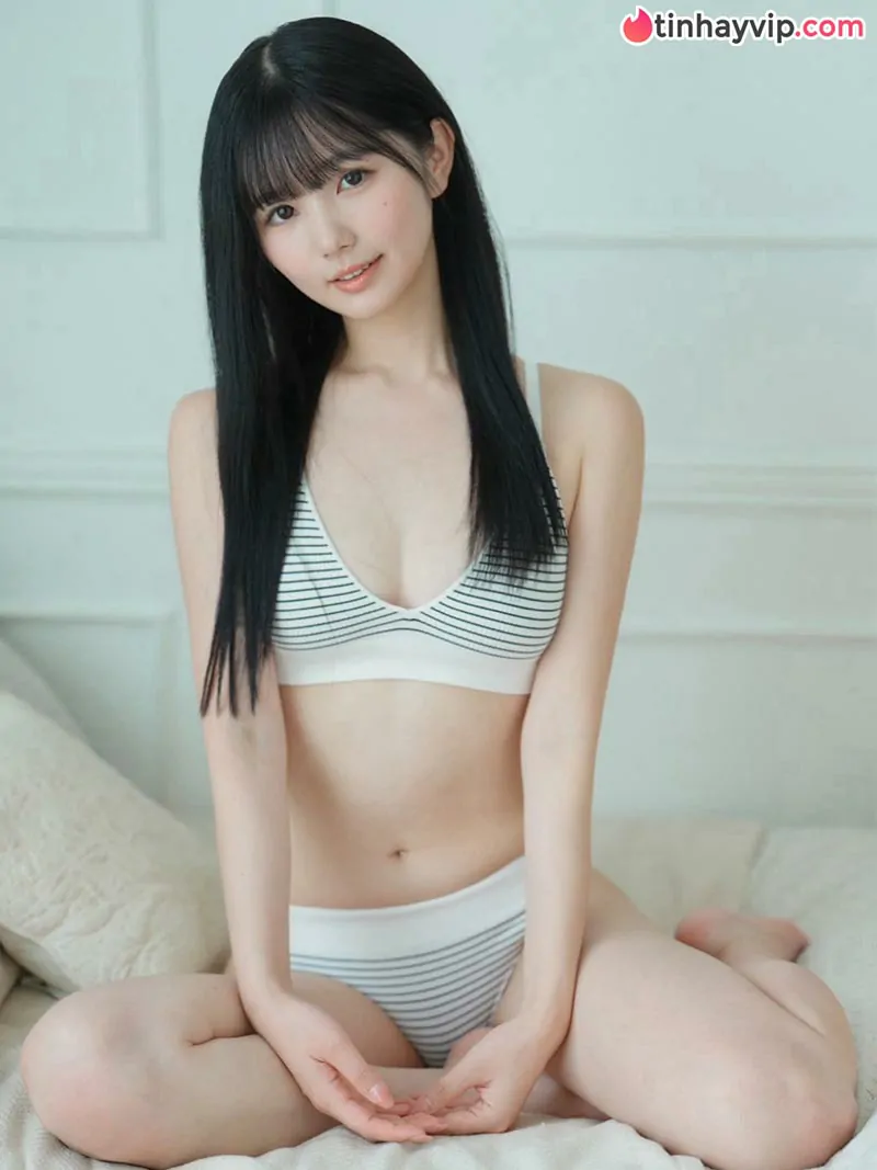 Sana Mashiro hóa cô nàng hầu gái quyến rũ khiến netizen ráo riết săn lùng