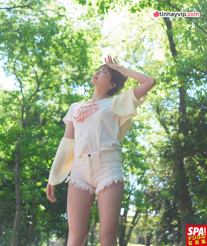 Satonaka Natsuki khoe dáng sexy trong photobook mới
