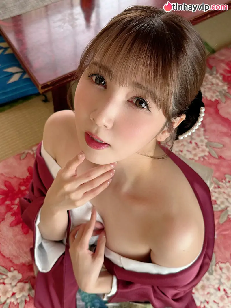 Rộ tin Sayaka Tomoda đưa con trai học đại học đi tắm suối nước nóng gây sốc cõi mạng