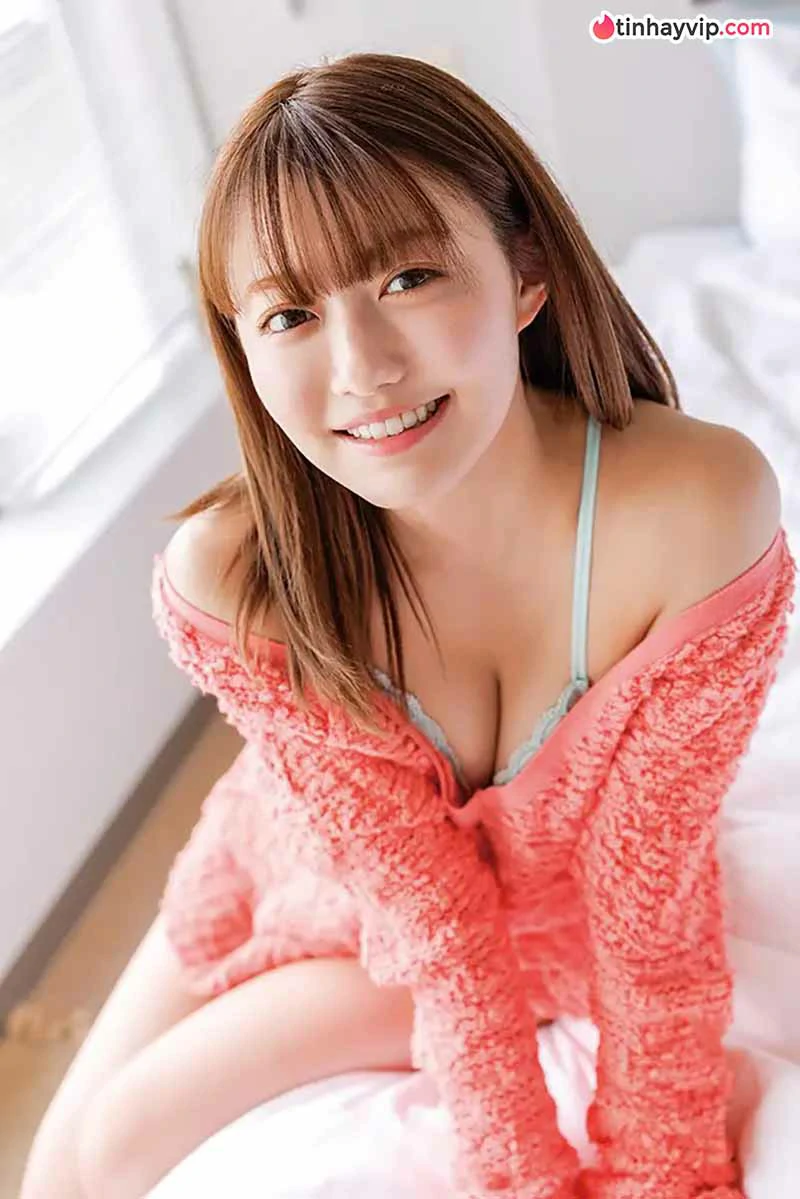 Takahashi Kano khoe ba vòng cùng nhan sắc trong bộ nội y mới