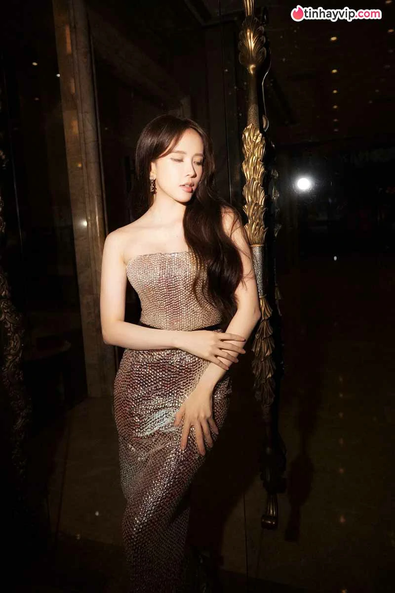 Thiều Bảo Trâm khéo léo khoe vẻ đẹp thanh lịch, đài các