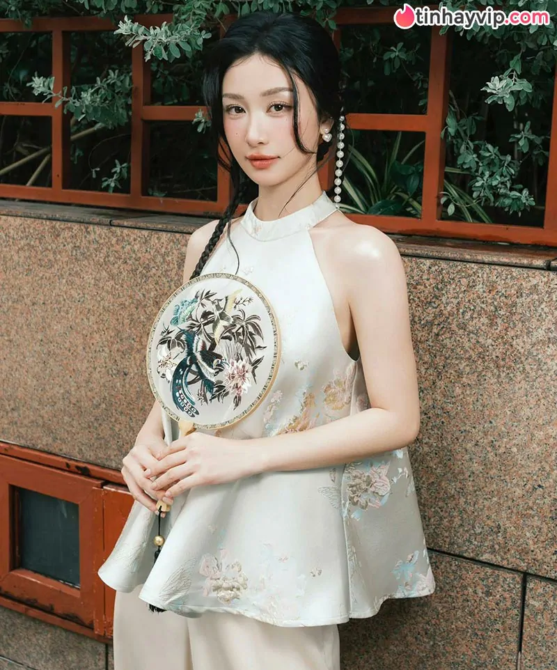 Jun Vũ là ai? Tiểu sử Jun Vũ và sức hút khó cưỡng của mỹ nhân màn ảnh Việt