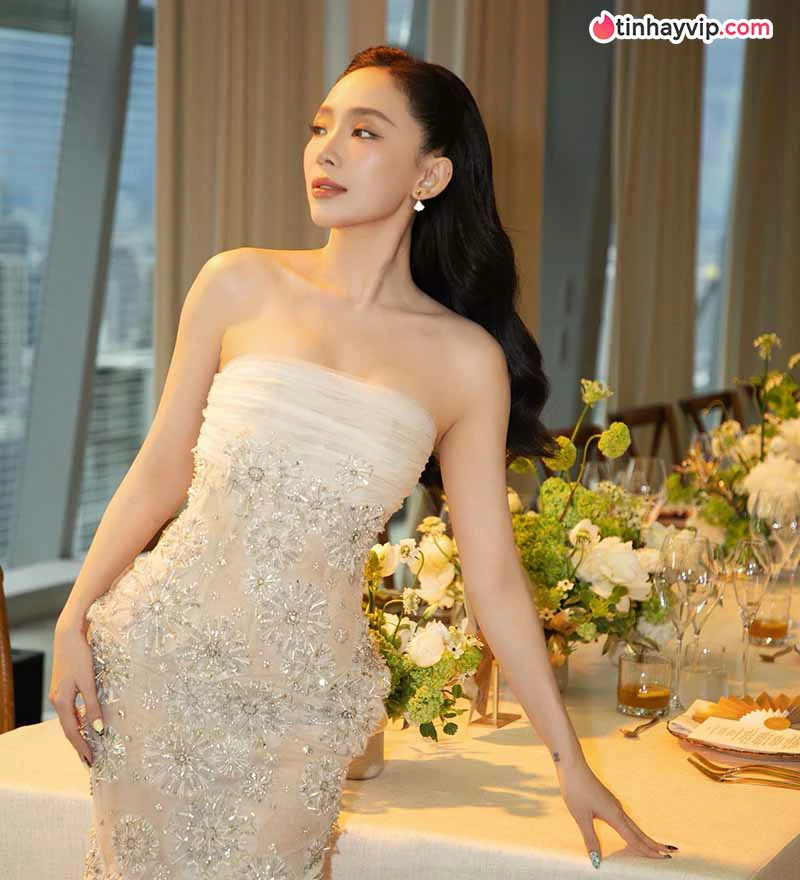 Tóc Tiên diện đầm ren xuyên thấu trong loạt ảnh mới