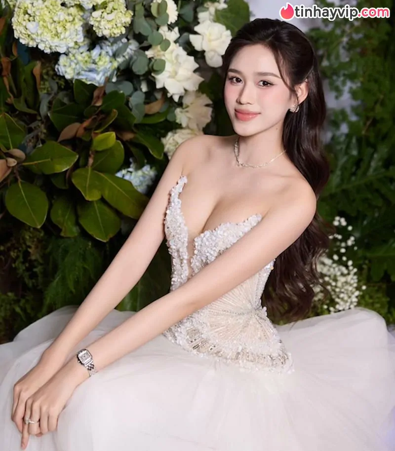 Top 10 hoa hậu Việt Nam đập tan định kiến bình hoa di động bằng tư duy tự chủ và tài sắc vẹn toàn