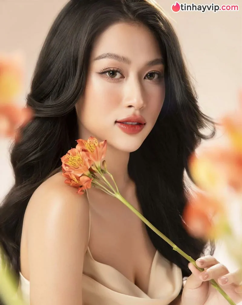 Top 10 hoa hậu Việt Nam đập tan định kiến bình hoa di động bằng tư duy tự chủ và tài sắc vẹn toàn