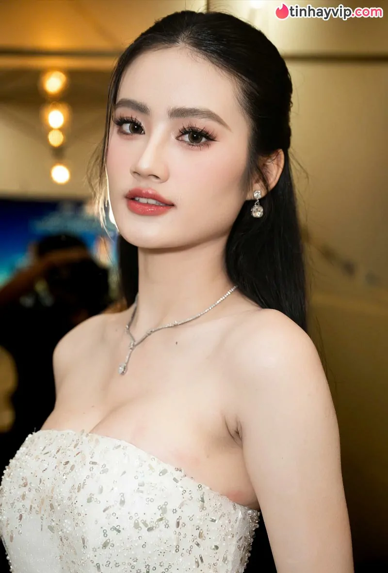 Top 10 hoa hậu Việt Nam đập tan định kiến bình hoa di động bằng tư duy tự chủ và tài sắc vẹn toàn