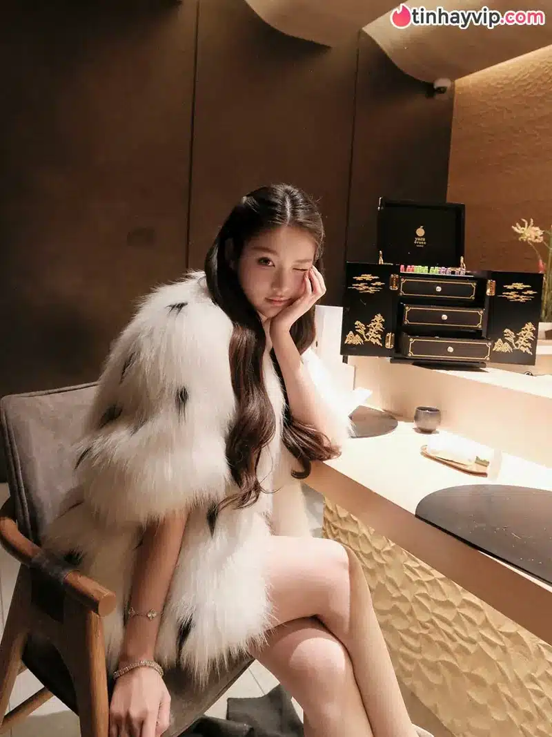 Tracy Diệu Anh khoe visual trong trẻo xứng danh nàng thơ đắt giá của local brand Việt